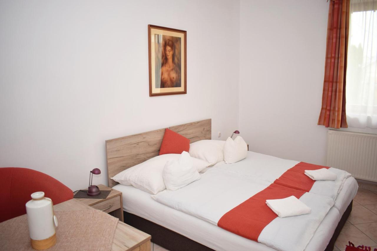 Varga Apartmanház Zalakaros Exterior foto